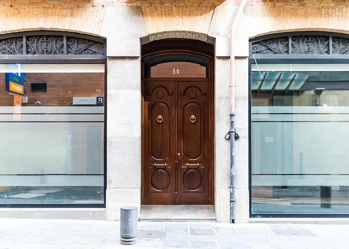 Piso Junto A Mercado De San Agustín Y Catedral En